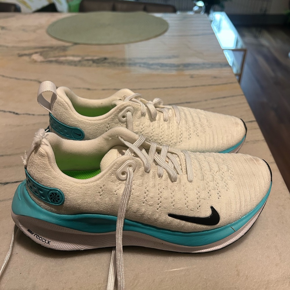 Nike infinity RN 4 White and Turquoise Running Shoes